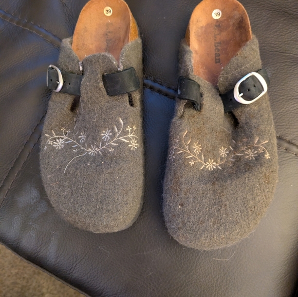 Gray Wool Clogs with Floral Embroidery - Picture 3 of 10